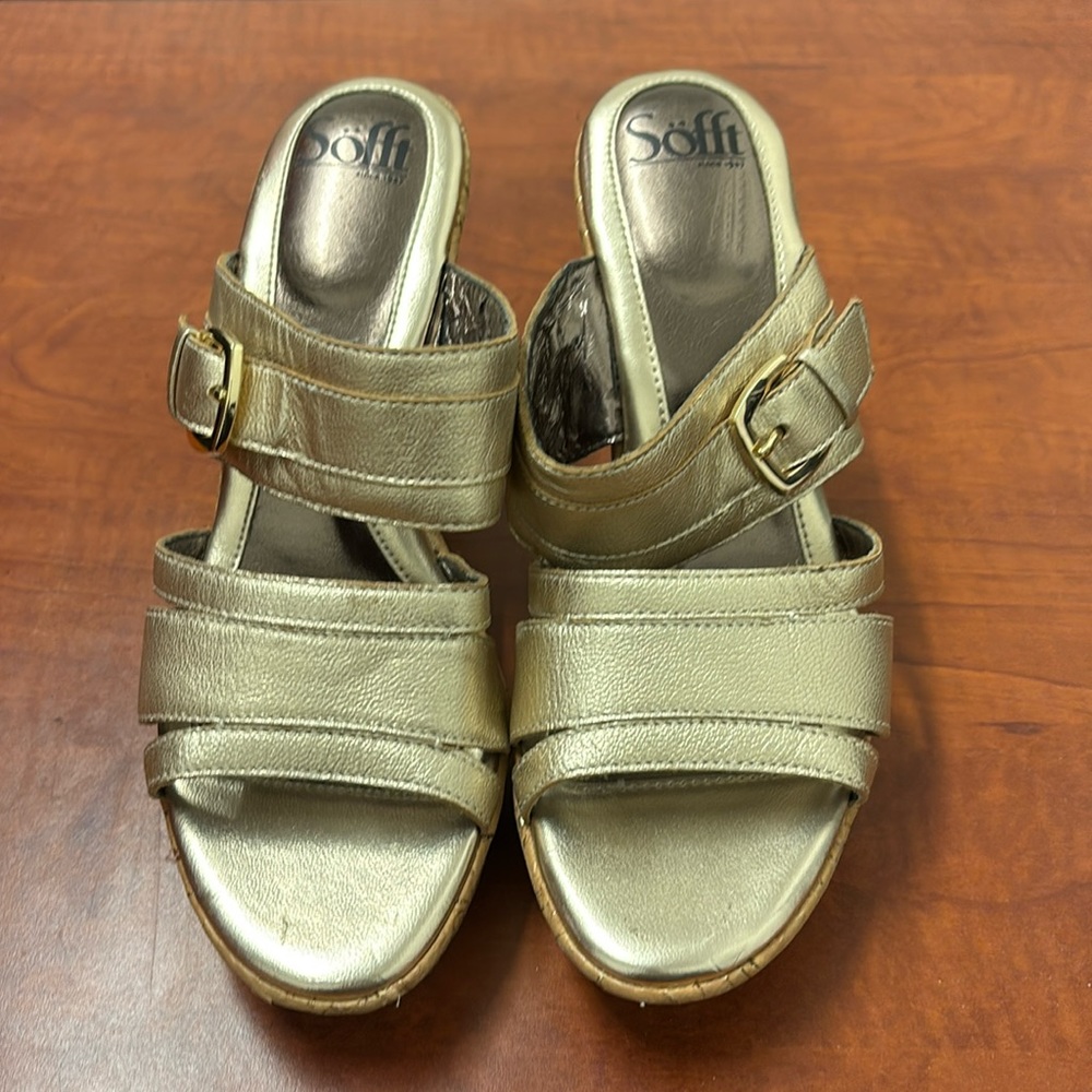 Sofft Gold Wedge Platform Sandals.  So Comfortable. Size 8.